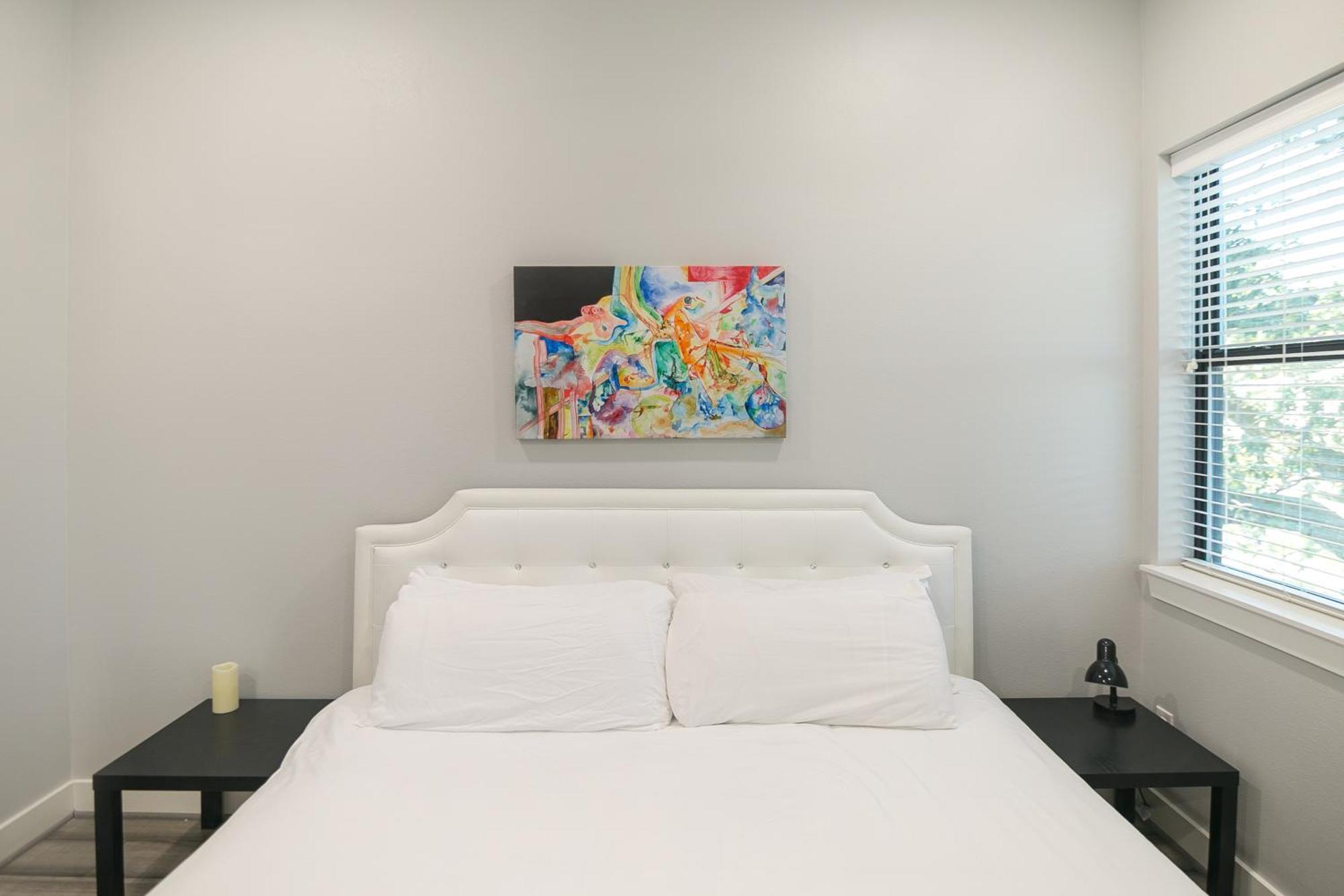 Montrose Guesthouse Suites By Dunyha Houston Exterior photo