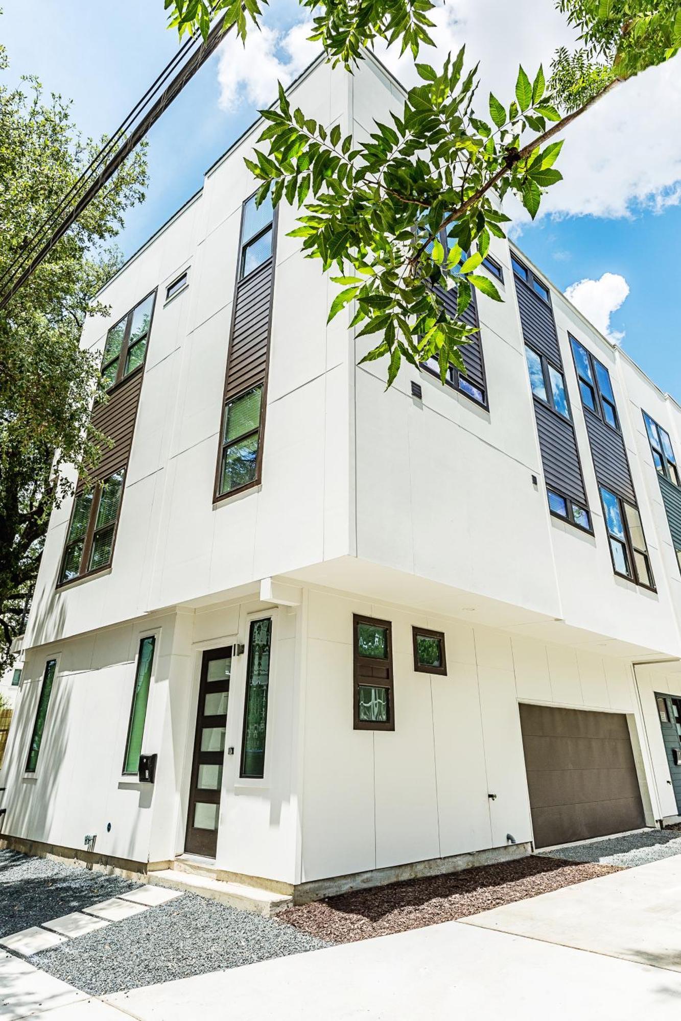 Montrose Guesthouse Suites By Dunyha Houston Exterior photo