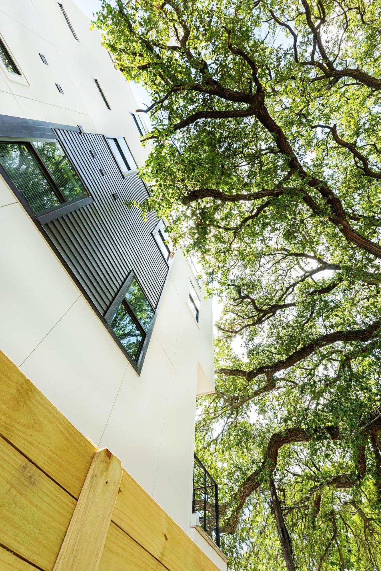 Montrose Guesthouse Suites By Dunyha Houston Exterior photo