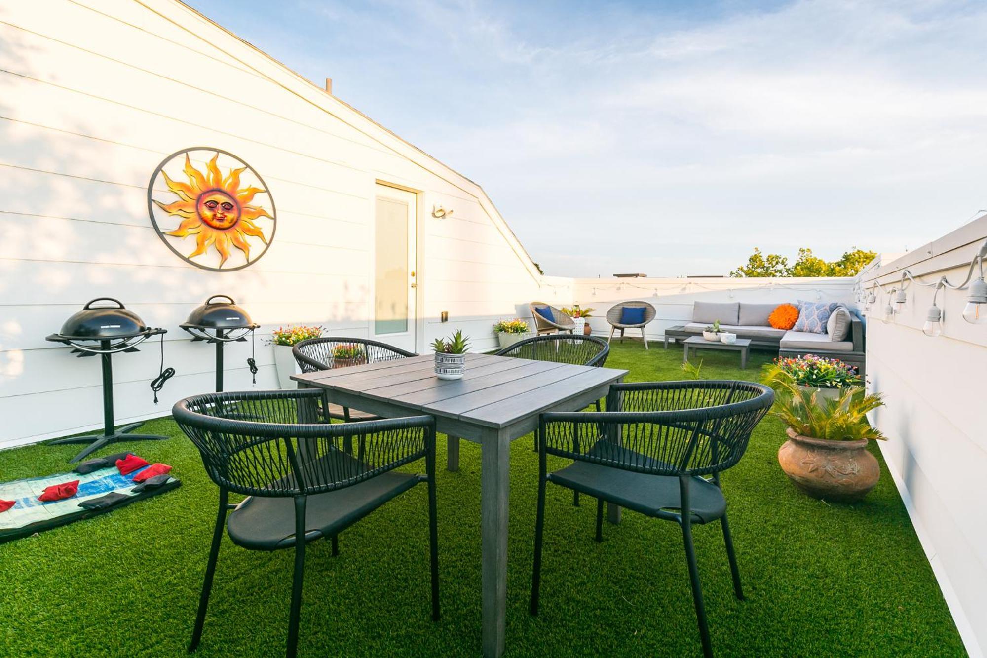 Montrose Guesthouse Suites By Dunyha Houston Exterior photo